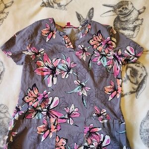 Women’s Floral V-Neck Top in Gray and Pink